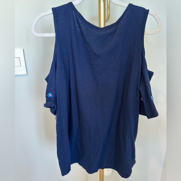 ❤️ St John’s Bay Embroidered Navy Cold Shoulder Top Large NWT 100% Cotton - Picture 3 of 5